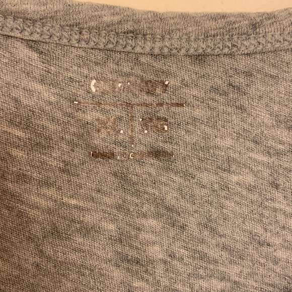 Old Navy T-Shirt - Picture 4 of 9